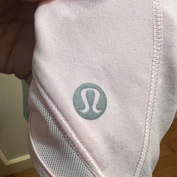 Lululemon Hotty Hot LR Short 2.5” in Strawberry Milkshake - Picture 3 of 5